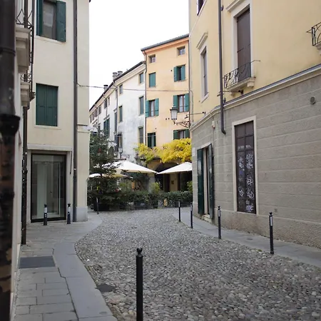 Historic Center - Piazza Delle Erbe Apartmán